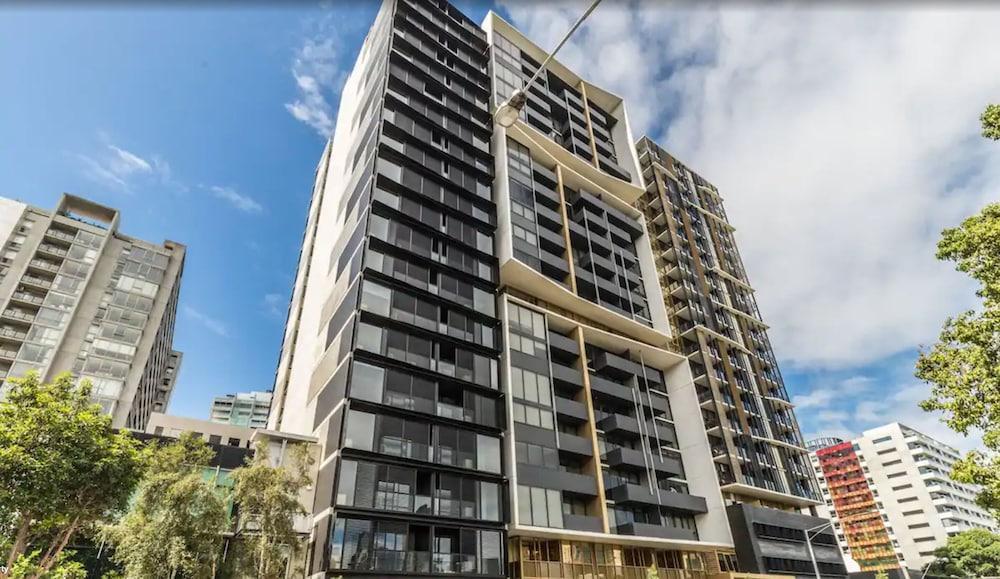 Saint Domain Aparthotel Melbourne Exterior photo